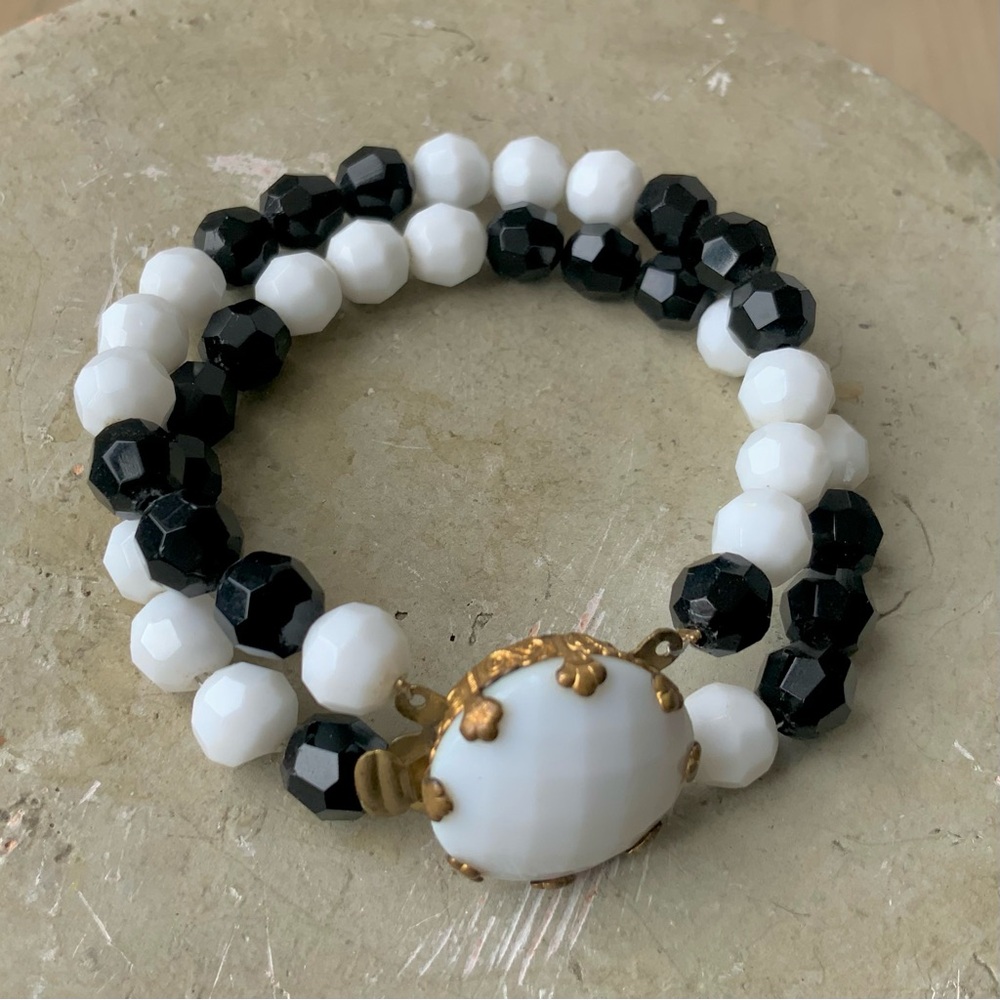 Vintage Faceted Black and White Beaded Bracelet with Gold Accents